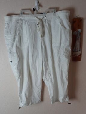 NWT Terra & Sky White Cargo Drawstring Capri Pants